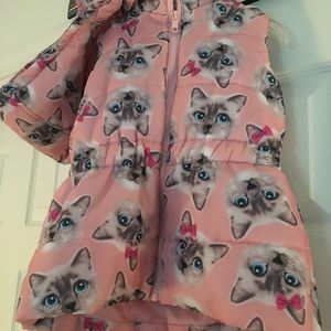 Girls Puffy vest with attachable hood